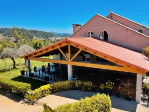 an overhead view of a building with a roof at Hotel Conde Navío in Sanxenxo