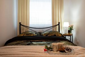 Łóżko lub łóżka w pokoju w obiekcie APARTAMENT BIESZCZADY
