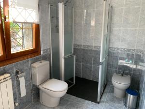 Et badeværelse på Alojamiento en CHIHUAHUA ETXEA + 27 billeder