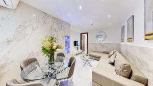 a living room with a white marble wall at Bryanston Apartments in London