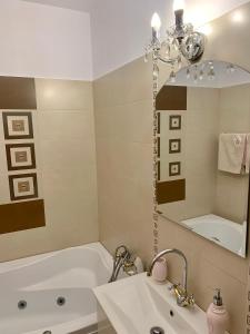 Phòng tắm tại Central Luxury Apartment +29 ảnh