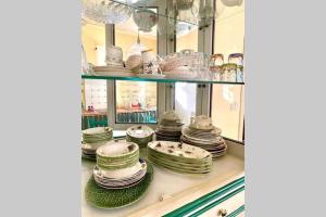 a display case with a bunch of dishes and plates at Barchessa Ca’ Leon sul naviglio del Brenta in Mira