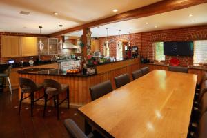 The lounge or bar area at Tonge Barn