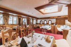 En restaurant eller et spisested på Hotel Hirschen