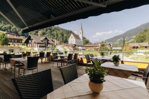 Utsikt mot fjell, enten fra hotellet eller fra et annet sted