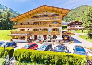 Nespecifikovaný výhled na hory nebo výhled na hory při pohledu z hotelu
