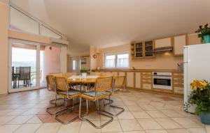 Kuchnia lub aneks kuchenny w obiekcie Apartmani Andreas