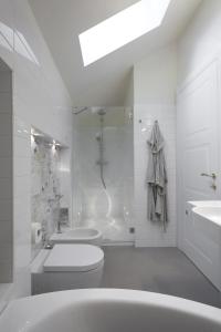 Ένα μπάνιο στο Santa Cesarea Residence Luxury Suite - La vetta del Sasso Barisano +49 φωτογραφίες