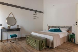 a bedroom with a bed with a mirror and a table at Bed and Box - VT01 Casa vacanze in Viterbo