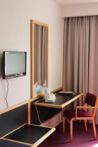 a room with a mirror and a table and a chair at Hotel Varmahl&iacute;d in Varmahlid