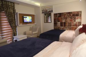 Postel nebo postele na pokoji v ubytování Cebeciler Hotel
