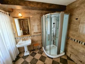 Ένα μπάνιο στο Palace Jelena Rooms