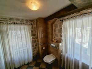 Ένα μπάνιο στο Palace Jelena Rooms