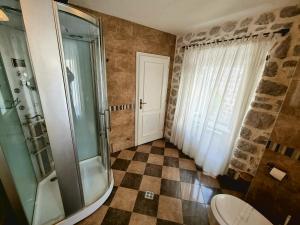 Ένα μπάνιο στο Palace Jelena Rooms