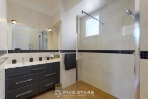 Et badeværelse på Villa Capriciosa - Five Stars Holiday House