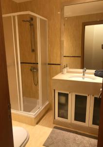 Gallery image of Cosy room with bathroom and private access in Sesimbra