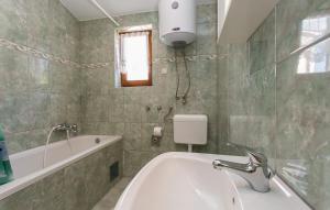 Łazienka w obiekcie Apartman Ceković