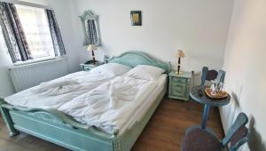Ein Bett oder Betten in einem Zimmer der Unterkunft Hotel Zittauer Hütte