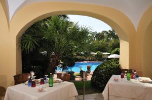 Бассейн в Hotel Arbatasar или поблизости