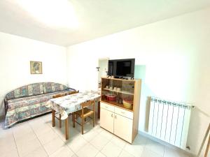 Телевизор и/или развлекательный центр в Residence Palm Garden