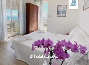 Postel nebo postele na pokoji v ubytování Hotel Caravel