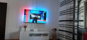 Телевизор и/или развлекательный центр в Apartments Margareta & Ena