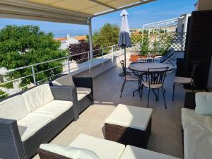 Balkón nebo terasa v ubytování Apartmani Astrado Petrčane