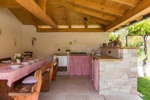 Dapur atau dapur kecil di Villa Leona