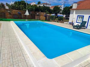 The swimming pool at or near Alojamento local A Giesta