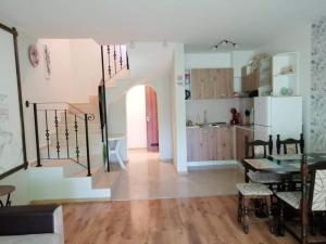 A kitchen or kitchenette at Byala-apartment-valmira