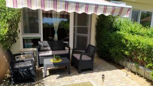 A garden outside Byala-apartment-valmira