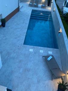 Bazén v ubytovaní Apartment Villa Rina- Heated salt water Pool alebo v jeho blízkosti
