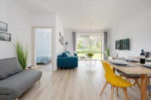 a living room with a couch and a table at La Playa apartament przy plaży in Pobierowo