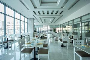 ห้องอาหารหรือที่รับประทานอาหารของ City Avenue Al Reqqa Hotel