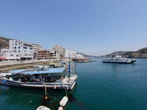 two boats are docked in a body of water at Onomichi Senkouji Sakano Rian Fuu in Onomichi