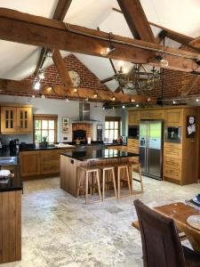 Imagen de la galería de Grade 2 Listed Barn on the edge of Bournemouth and the New Forest, en Bournemouth