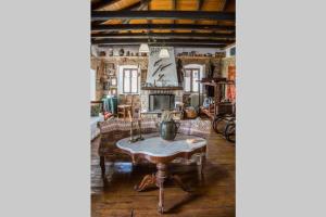 Reštaurácia alebo iné gastronomické zariadenie v ubytovaní PONTINOS OLD HOUSE + 24 fotografií