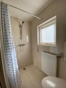Koupelna v ubytování Woning aan het water in het Friese Merengebied