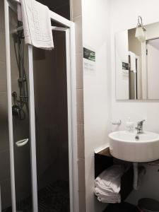 Koupelna v ubytování Hotel Valentino
