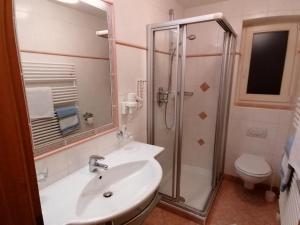 A bathroom at Haus Zangerl