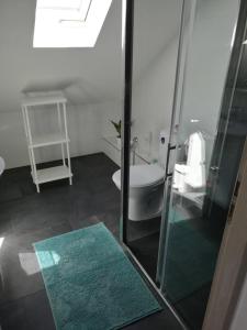 Ένα μπάνιο στο Arapartman +38 φωτογραφίες