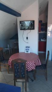 TV a/nebo společenská místnost v ubytování Apartments 031