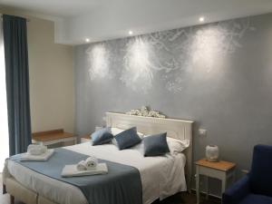 Postel nebo postele na pokoji v ubytování CAVALIERE suite & rooms