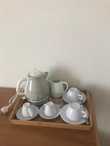 Příslušenství pro přípravu čaje a kávy v ubytování CAVALIERE suite & rooms