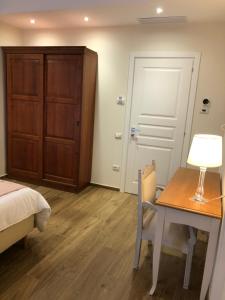Postel nebo postele na pokoji v ubytování CAVALIERE suite & rooms