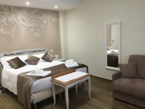 Postel nebo postele na pokoji v ubytování CAVALIERE suite & rooms