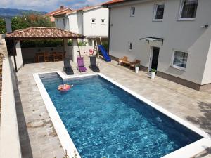 
The swimming pool at or near Apartments Klaudija
