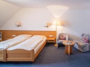 A bed or beds in a room at Brauereigasthof zum Lamm