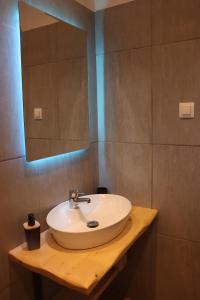 Poseidon Rooms的一间浴室