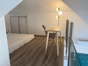 Postel nebo postele na pokoji v ubytování Rooftop Eger